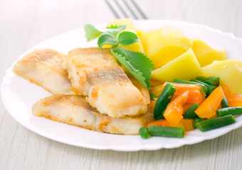 fried fish with vegetables and potato for dinner