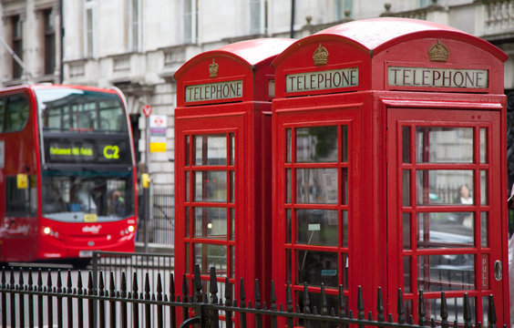 Telefonzellen mit Doppeldeckerbus in London