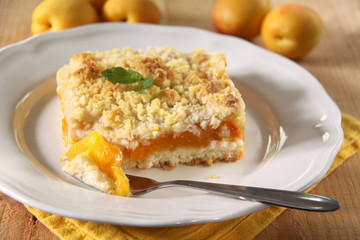 aprikosenstreuselkuchen