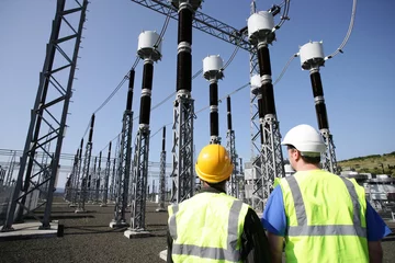 Photo sur Plexiglas construction de la ville high voltage towers