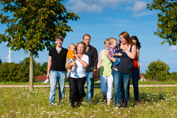 Familie, Generationen, Mehrgenerationenfamilie, kinderreich, Mut