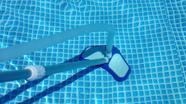 Pulizia della piscina