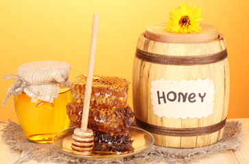 Barrel of honey and honeycomb