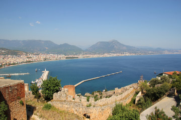Obraz premium View of the city and port of Alanya