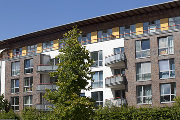 Fassade eines modernen Wohngebäudes in Kiel, Deutschland