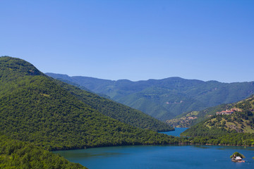 Fototapeta na wymiar Jezioro w górach Rodopi