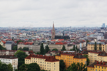 Fototapeta na wymiar Widok na Wiedeń z dużej wysokości koła w parku Prater