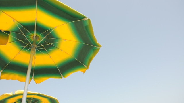 Sonnenschirme am Strand