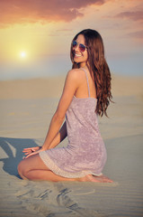 Fototapeta na wymiar Girl sitting on the beach