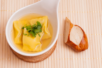 Brühe mit Maultaschen