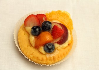 Piccola crostata con frutta