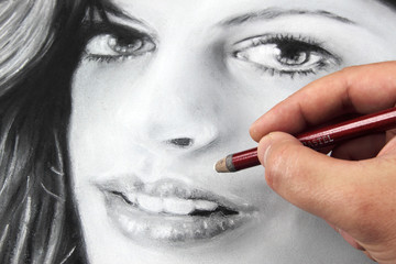 Drawing a portrait - Anne Hathaway