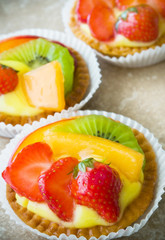 Tortine con crema e frutta