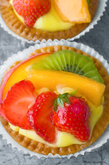 Tortine con crema e frutta