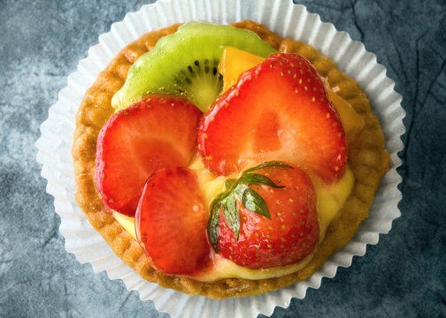 Tortina con crema e frutta