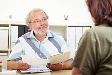 Fototapeta premium Berater im Kundengespräch