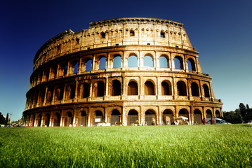 Fototapeta na wymiar Koloseum w Rzymie, Włochy