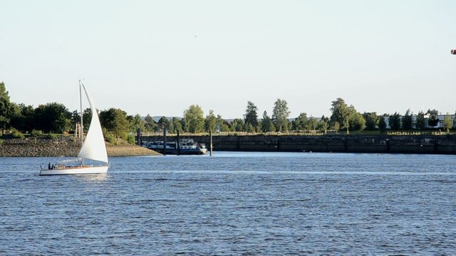 Segelboot Motorboot