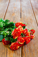 Fototapeta na wymiar roses bouquet on wooden table