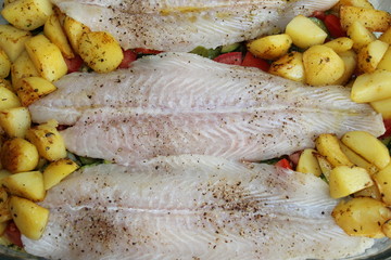 Gebackener Fisch auf provencialischem Gemüse