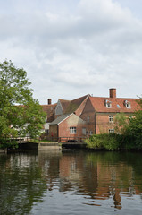 Obraz premium Flatford Mill in Portrait