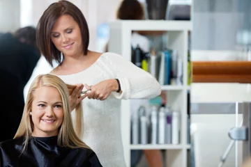 Papier Peint photo Salon de coiffure Woman Getting Haircut At Parlor