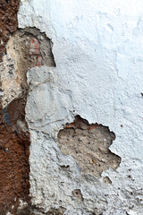 Schäden an Hauswand