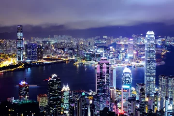Poster Stadtbild von Hongkong bei Nacht © leungchopan