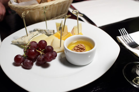 Cheese and grapes