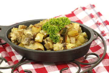 Poêlée de pommes de terre sautées au cèpes