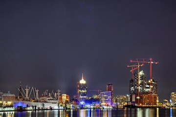 Fototapeta na wymiar Hamburg w nocy
