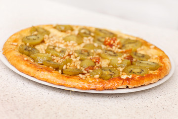 tart with kiwi and nuts