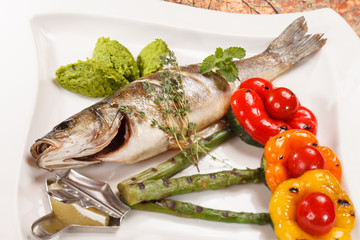 grilled fish with asparagus