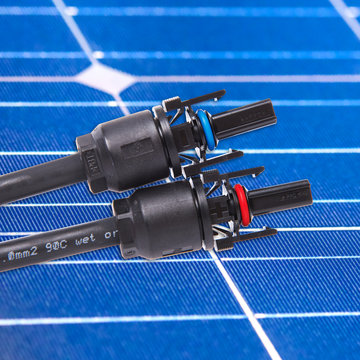 PV Stecker mit Solarzelle