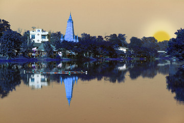 Naklejka premium lanscape with a temple in morning time