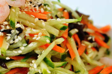 vegetable salad with shrimp
