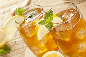 Refreshing Iced Tea with Lemon