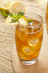 Refreshing Iced Tea with Lemon
