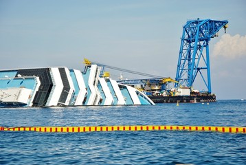 naufragio concordia isola del giglio toscana -14 agosto 2012 -