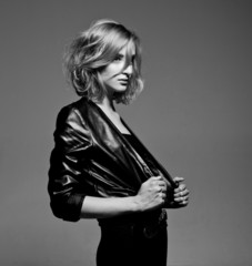 Beautyful trendy girl in a studio