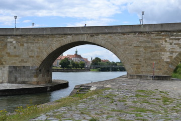 Naklejka premium Steinerne Brücke in Regensburg