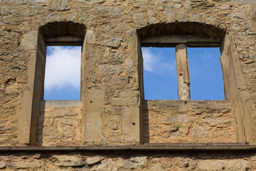 Yburg-Fenster klein und groß