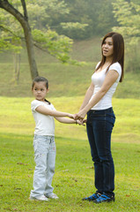Fototapeta premium asian mother and daughter
