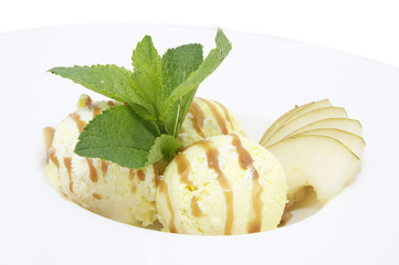 мороженое и фрукты