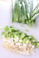 Lauchzwiebeln cut in pieces