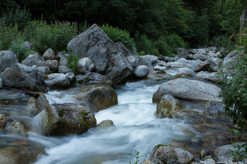 Naklejka na ściany i meble Brook w górach na południu Francji - Pireneje