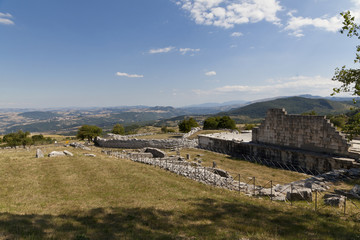 Naklejka premium Pietrabbondante, Molise-scavi del santuario sannita