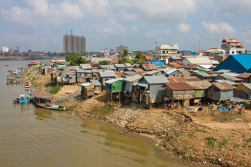 Rolgordijnen Poor district in Phnom Penh, Cambodia © OlegD