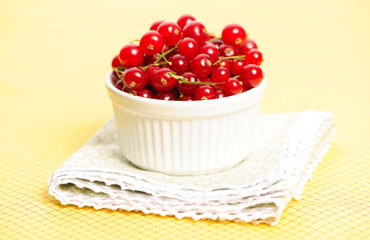 Redcurrant in bowl