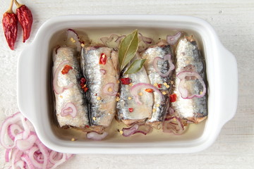 sardine in olio con cipolla e peperoncino